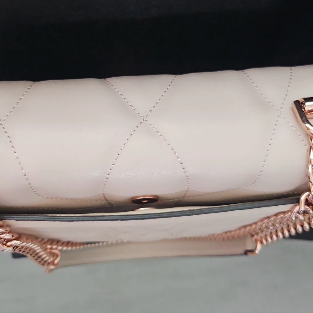 EUC Rare Michael Kors Pink Quilted Handbag with Rose Gold Chain and Brooch Clasp - Picture 3 of 7